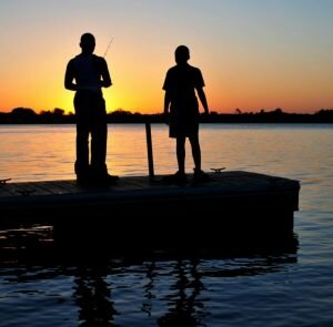 2 friends fishing